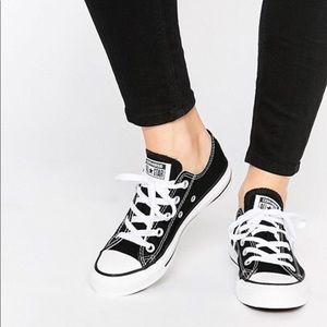 Classic low rise black Converse
